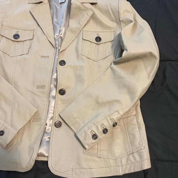 Women’s Cream Leather Jacket - Picture 3 of 9
